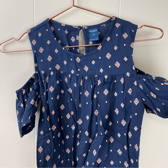 Arizona Jean Co Diamond Print Cold Shoulder Navy Top - Picture 3 of 7